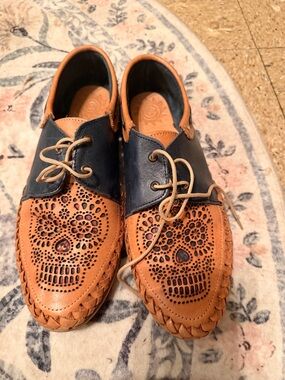 Men's Two-Tone Tan and Navy Leather Slip-On Loafers